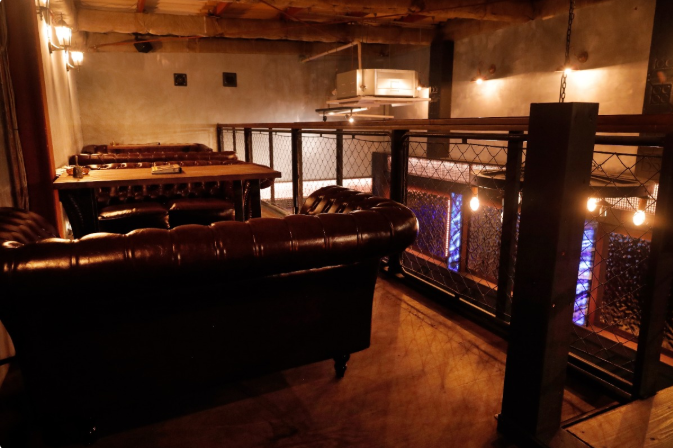 2階席の雰囲気（ゆったり座れるソファ席）